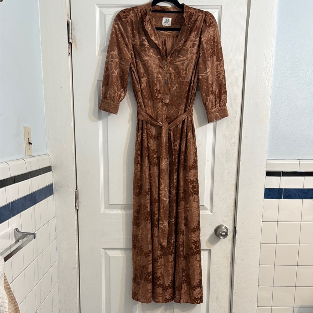 dRA Los Angeles Golden Brown Elegant Floral Print Wrap Dress Size XS